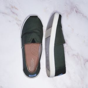 GUC Toms green flat.  Size 6.